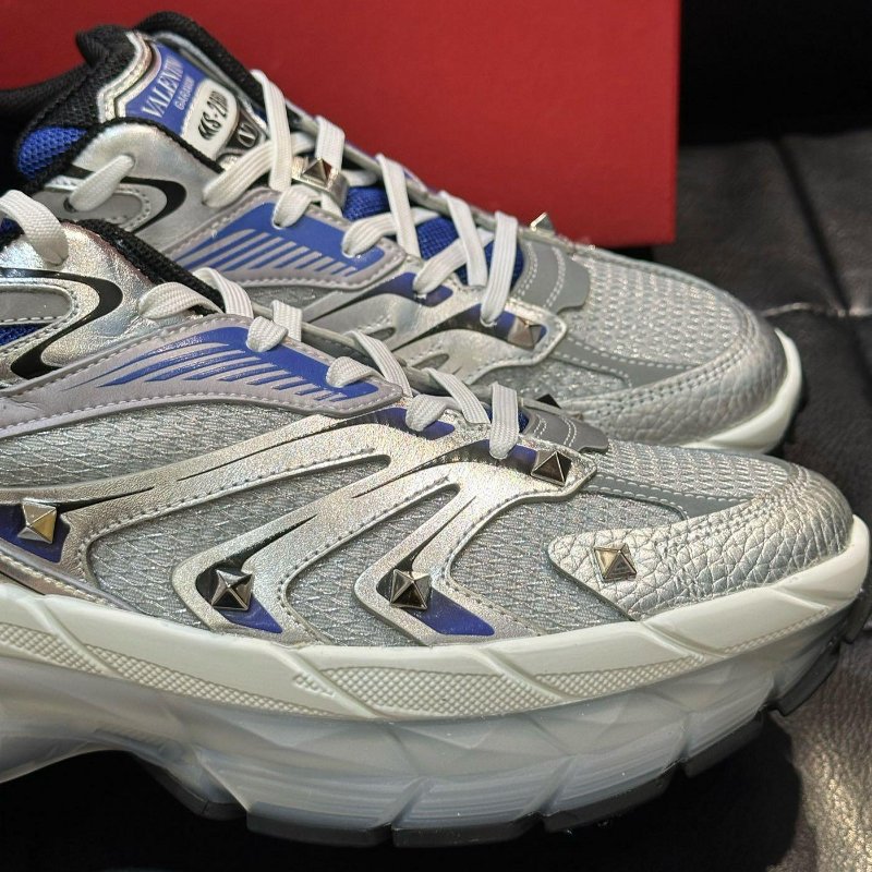 💎Han's house精品服飾💎VALENTINO 華倫天奴 MS-2960 小牛皮 鉚釘鞋  現貨42 原價37500-4