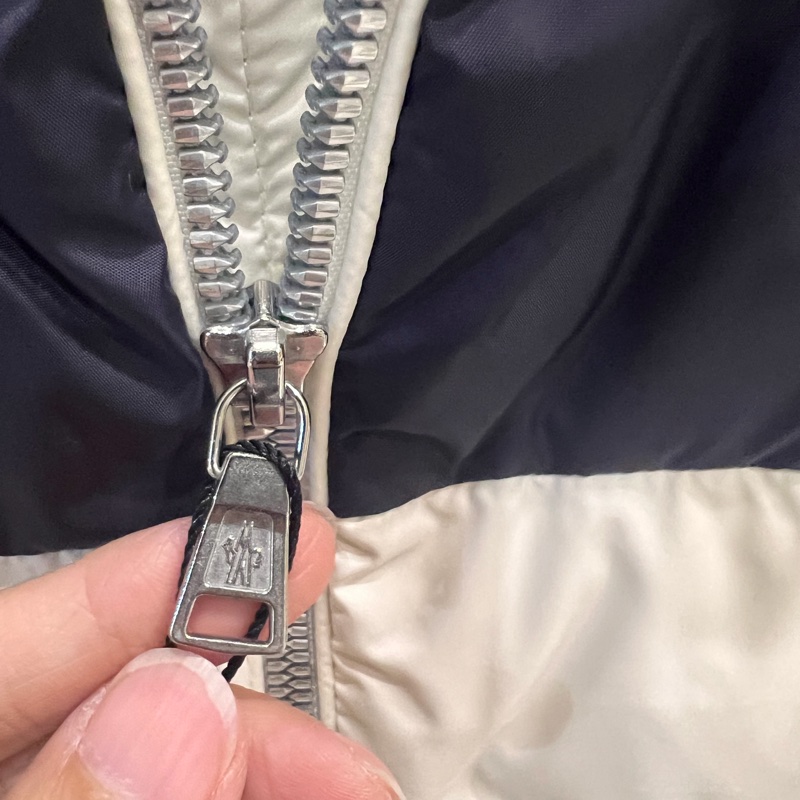 Moncler 羽絨拼接內刷毛保暖外套(專櫃原價3萬6左右)-15