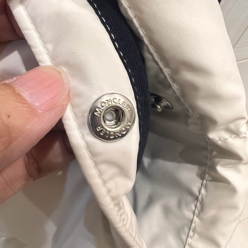 Moncler 羽絨拼接內刷毛保暖外套(專櫃原價3萬6左右)-16