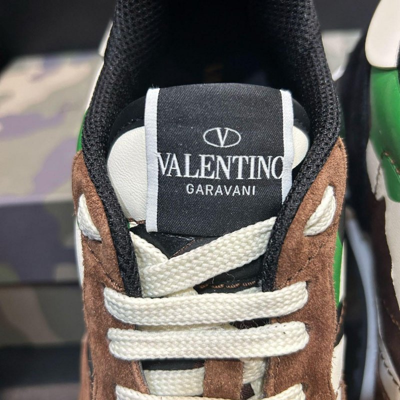 💎Han's house精品服飾💎VALENTINO 華倫天奴 迷彩 鞋 現貨41.5 原價 35200-1
