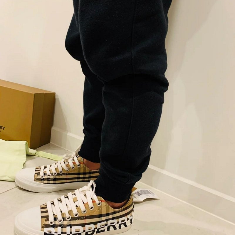 💎Han's house精品服飾💎BURBERRY 格紋 帆布鞋 現貨28.5 原價22900-2