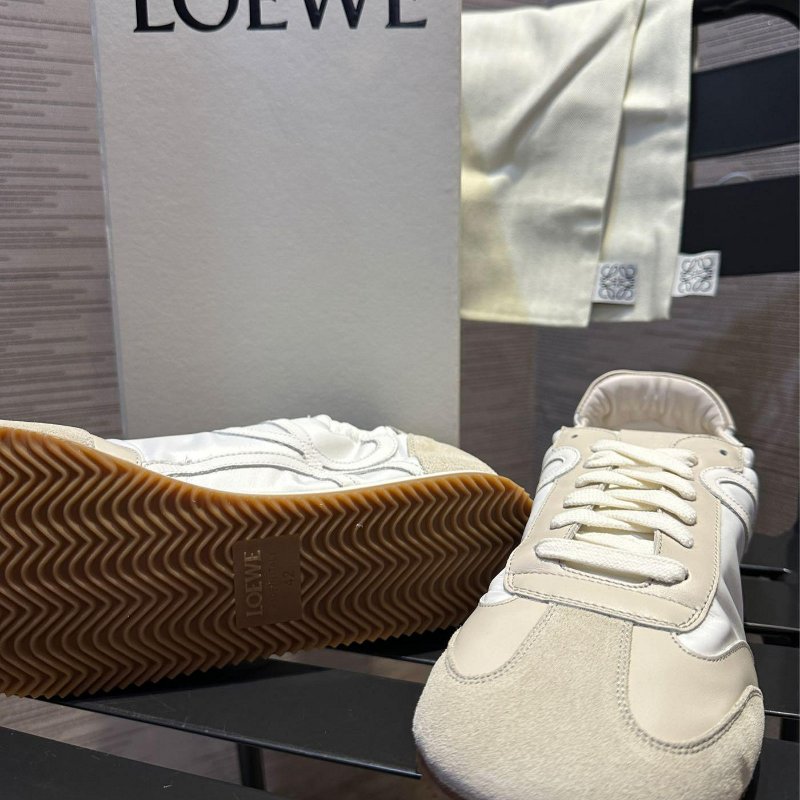 💎Han's house精品服飾💎LOEWE 鞋 現貨 42 原價22000-4