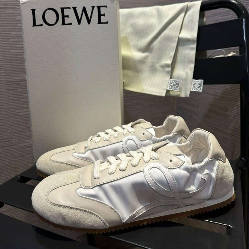 💎Han's house精品服飾💎LOEWE 鞋 現貨 42 原價22000-6