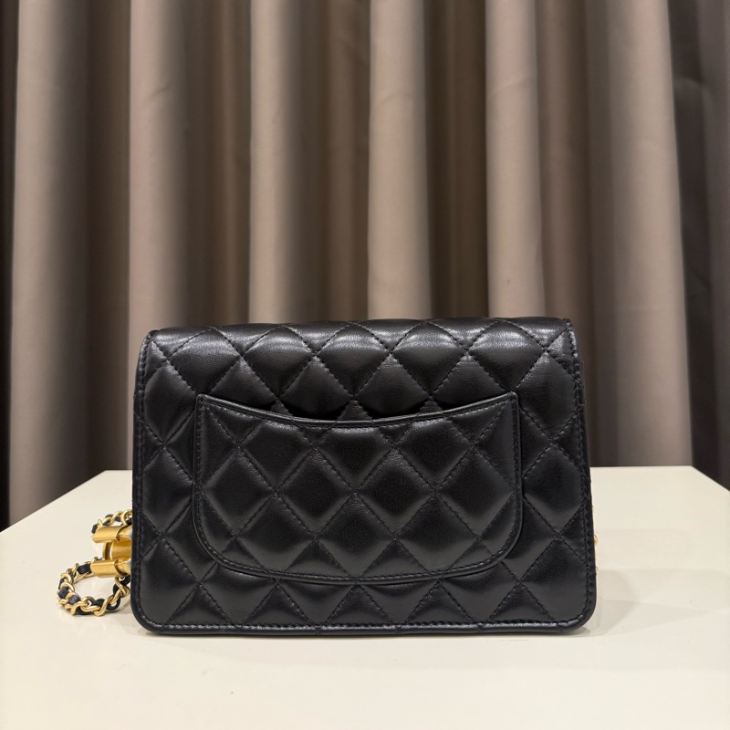 (全新甜價)Chanel香奈兒 羊皮琺瑯調節扣WOC斜背包-1