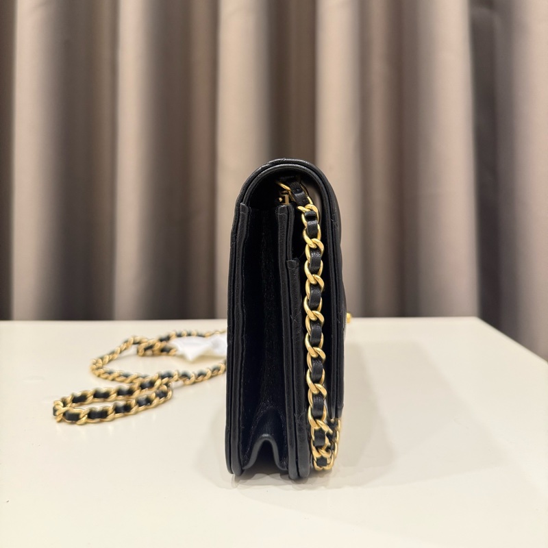 (全新甜價)Chanel香奈兒 羊皮琺瑯調節扣WOC斜背包-3