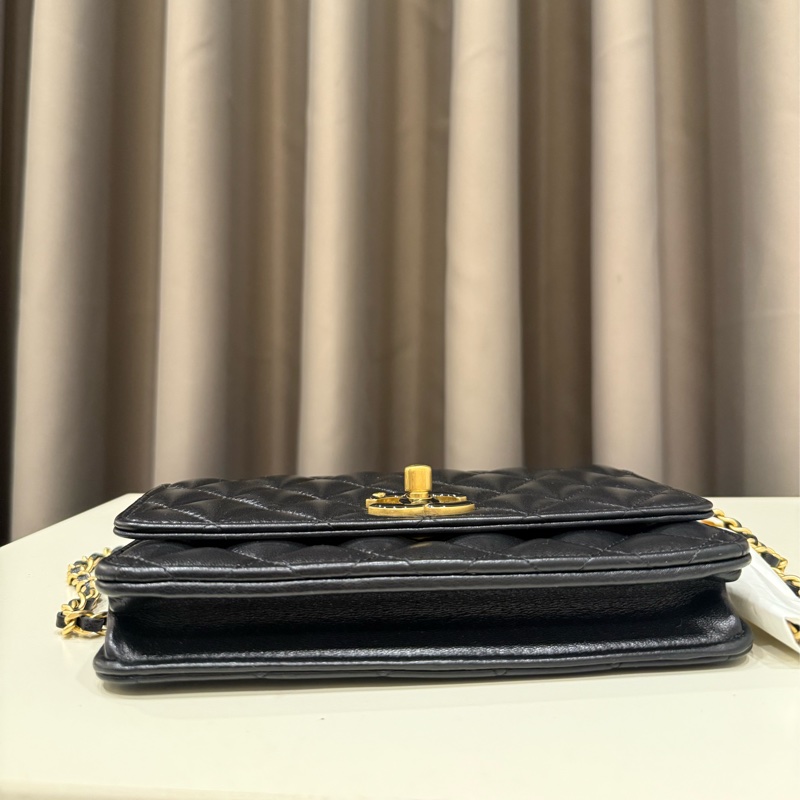 (全新甜價)Chanel香奈兒 羊皮琺瑯調節扣WOC斜背包-4