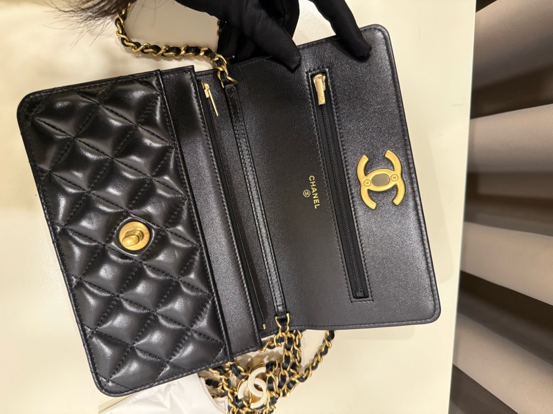 (全新甜價)Chanel香奈兒 羊皮琺瑯調節扣WOC斜背包-5