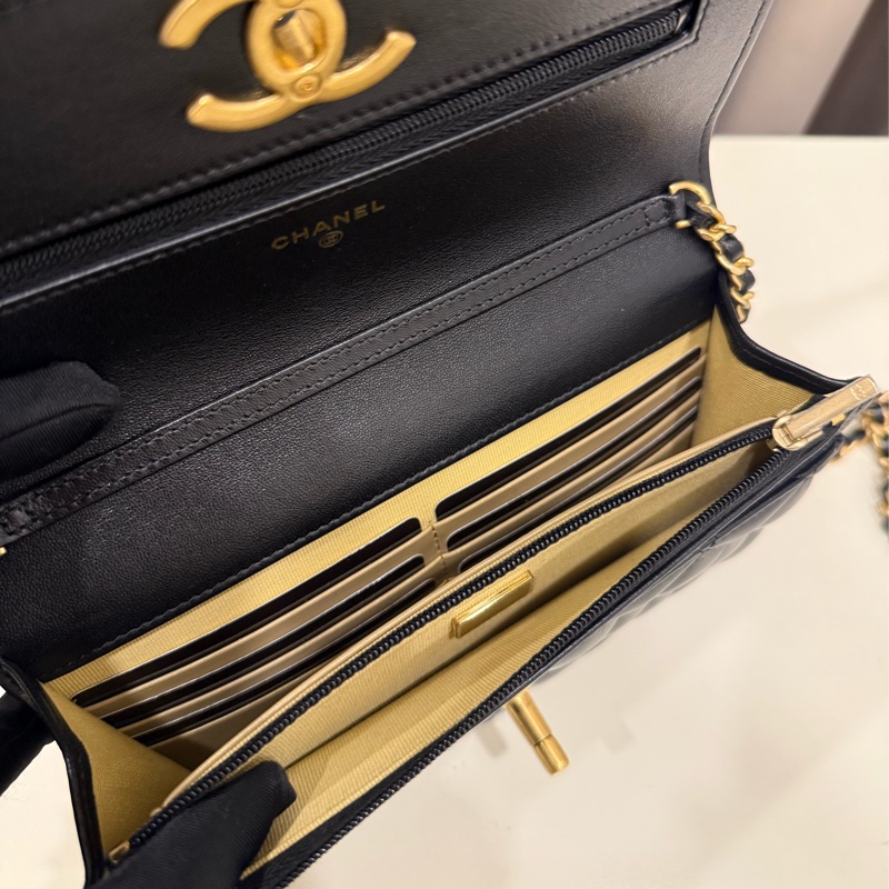 (全新甜價)Chanel香奈兒 羊皮琺瑯調節扣WOC斜背包-7