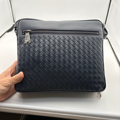 閒置新Bottega Veneta（葆蝶家）經典編織男士單肩斜挎