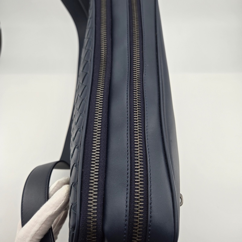 閒置新Bottega Veneta（葆蝶家）經典編織男士單肩斜挎-3