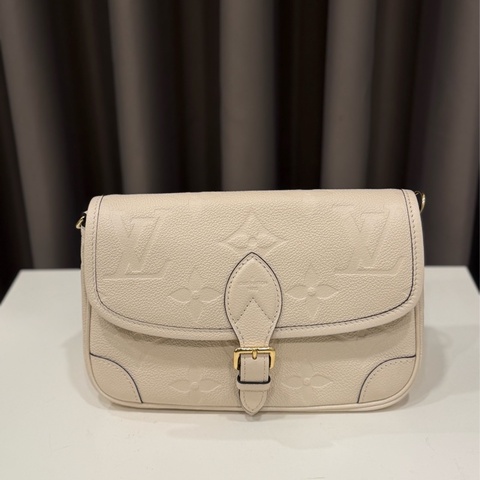 （甜價美包）Louis vuitton路易威登LV Diane腋下包法棍