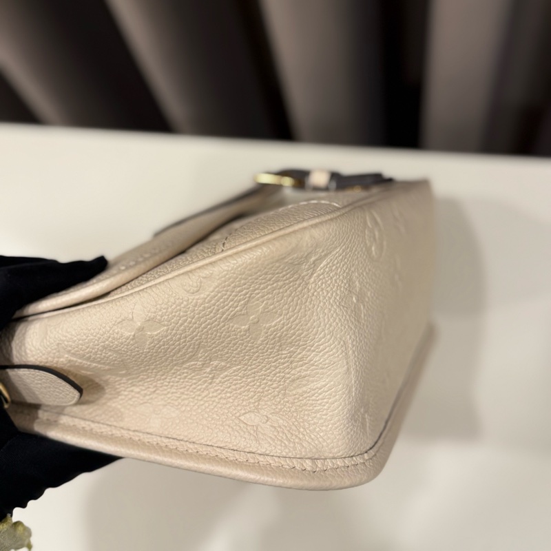 （甜價美包）Louis vuitton路易威登LV Diane腋下包法棍-4