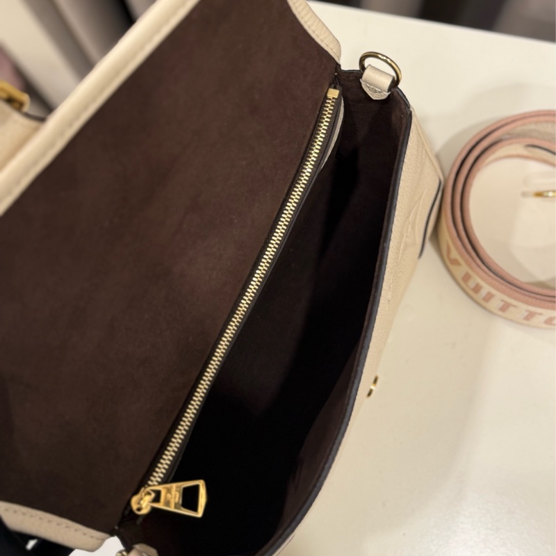 （甜價美包）Louis vuitton路易威登LV Diane腋下包法棍-6