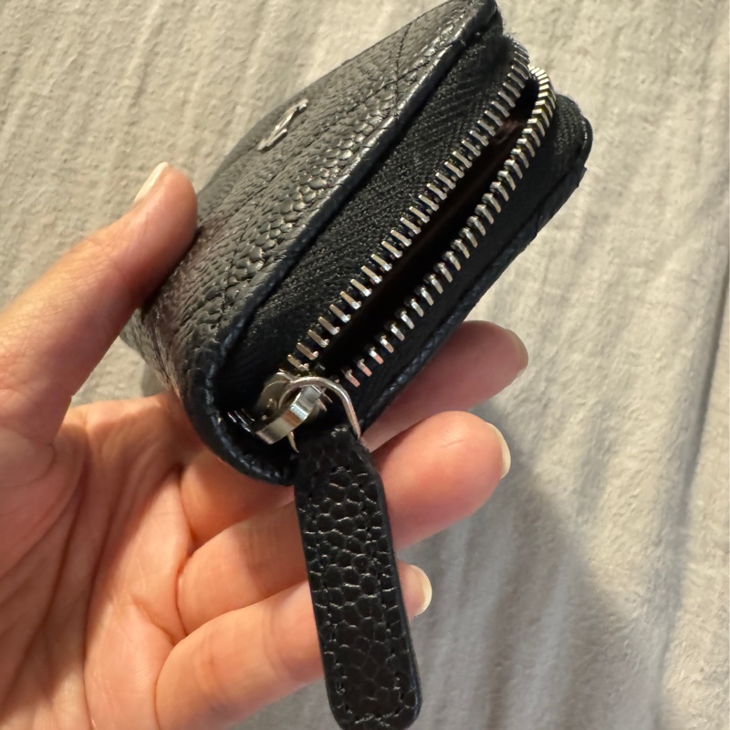 CHANEL 經典拉鍊黑銀卡片零錢包-1