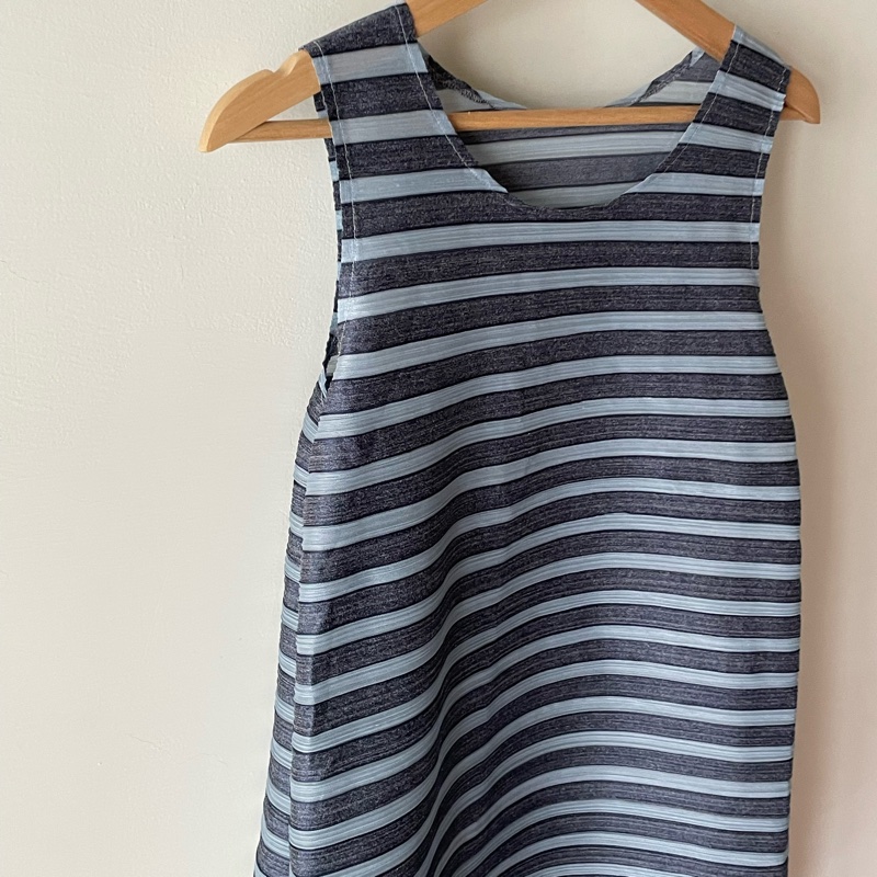 ▪️富貴選物FUGUEI▪️PP 三宅一生 無袖藍色拼接 彈跳橫紋連衣裙  長版上衣 短洋裝-2