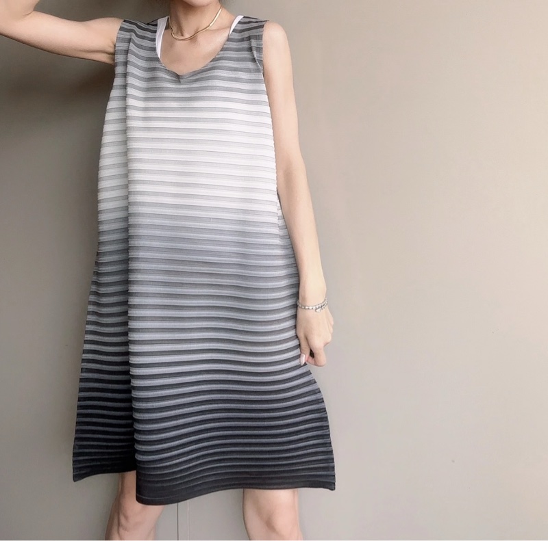 ▪️富貴選物FUGUEI▪️PP 三宅一生 無袖藍色拼接 彈跳橫紋連衣裙  長版上衣 短洋裝-9