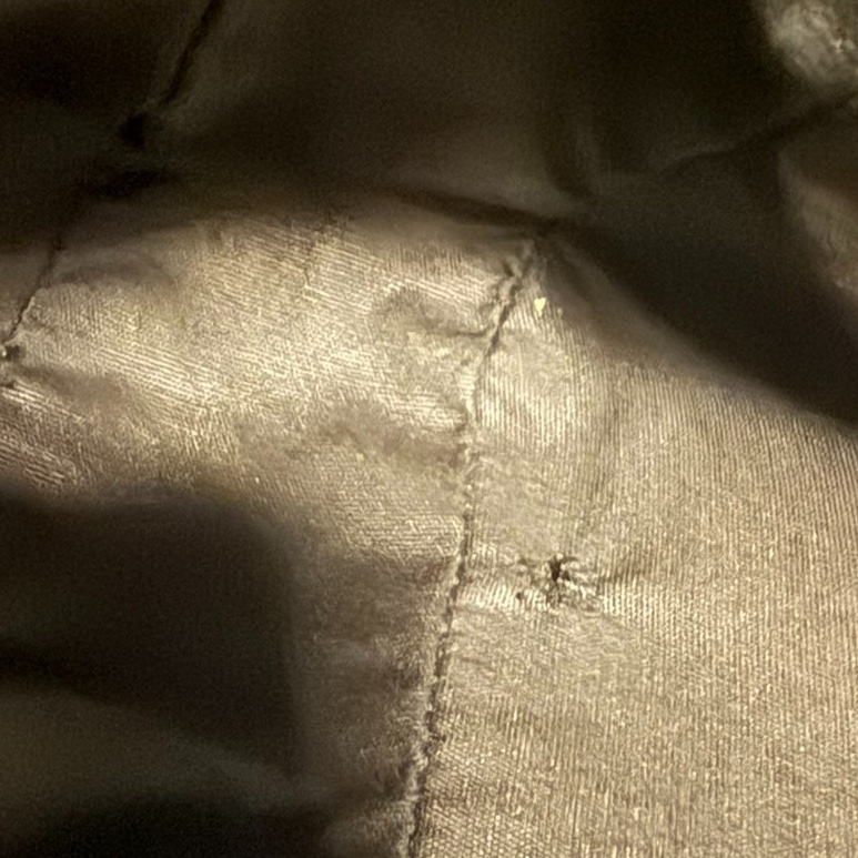 BV 葆蝶家男士公文包，黑色，內里隔層布底部有一個小洞-7