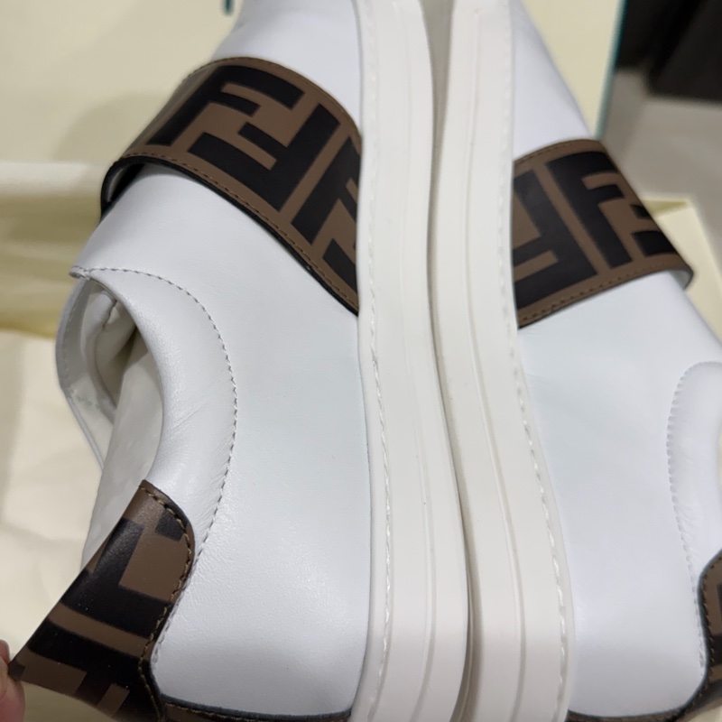 Fendi 經典小白鞋/青少年款魔鬼氈運動鞋(EU38/24.5cm)-2