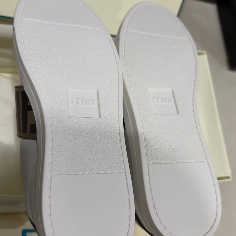 Fendi 經典小白鞋/青少年款魔鬼氈運動鞋(EU38/24.5cm)-3