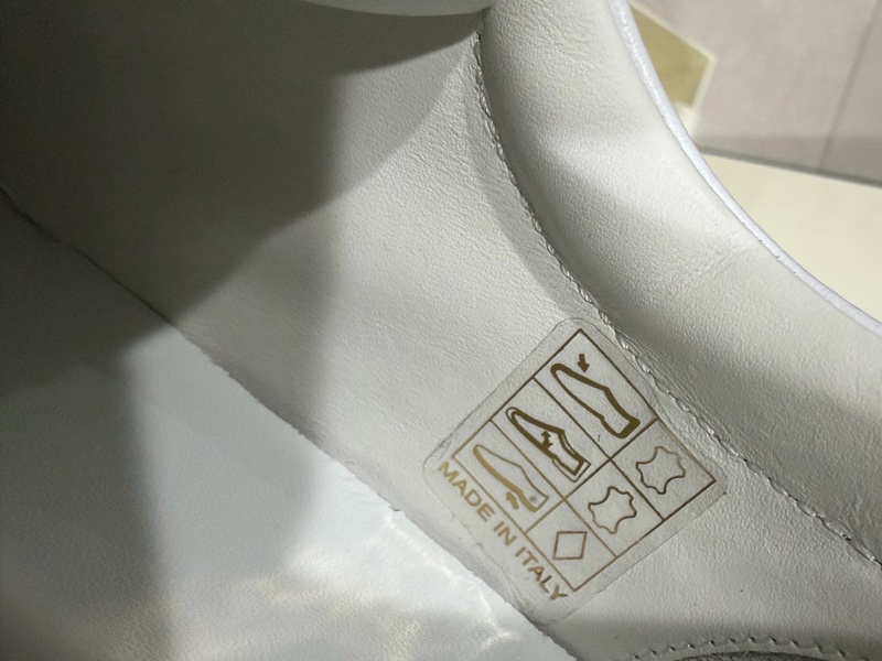 Fendi 經典小白鞋/青少年款魔鬼氈運動鞋(EU38/24.5cm)-6