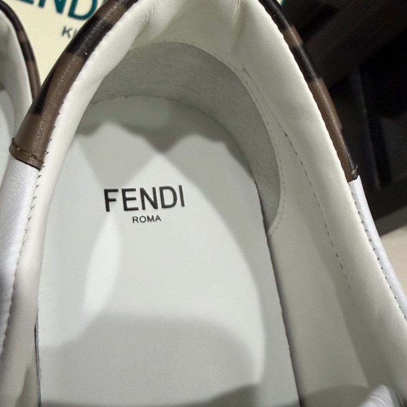 Fendi 經典小白鞋/青少年款魔鬼氈運動鞋(EU38/24.5cm)-7