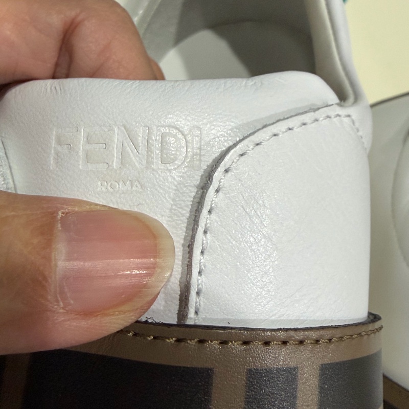 Fendi 經典小白鞋/青少年款魔鬼氈運動鞋(EU38/24.5cm)-8