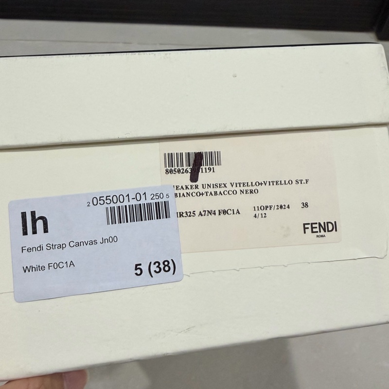 Fendi 經典小白鞋/青少年款魔鬼氈運動鞋(EU38/24.5cm)-11