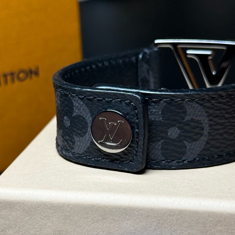 Louis Vuitton 黑原花大Logo手環-6