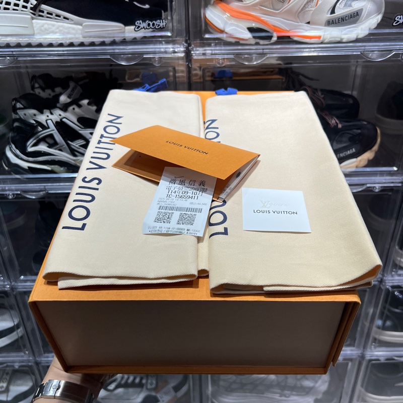 Lv trainer 新款灰白牛仔Uk6.5-7