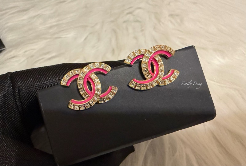 Chanel 經典雙C粉色琺瑯水鑽耳環-2