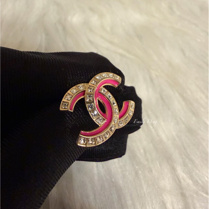 Chanel 經典雙C粉色琺瑯水鑽耳環-6