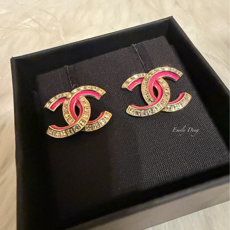 Chanel 經典雙C粉色琺瑯水鑽耳環-8