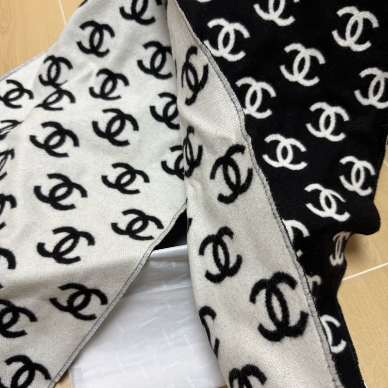 Chanel 香奈兒最熱 CC Logo 黑白雙面頸巾-2