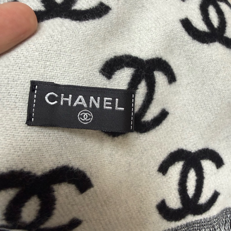 Chanel 香奈兒最熱 CC Logo 黑白雙面頸巾-3