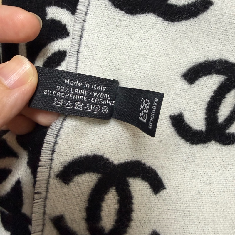 Chanel 香奈兒最熱 CC Logo 黑白雙面頸巾-4