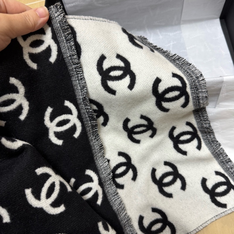 Chanel 香奈兒最熱 CC Logo 黑白雙面頸巾-5