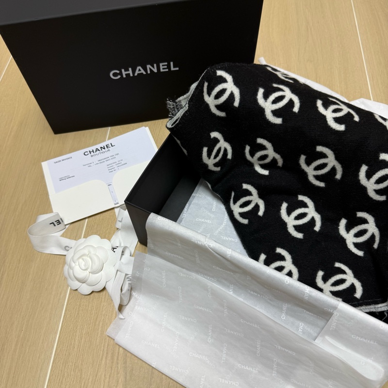 Chanel 香奈兒最熱 CC Logo 黑白雙面頸巾-6