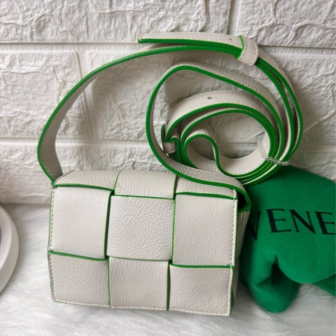 BV Bottega Veneta BETCandy Cassette 牛皮