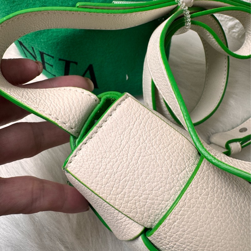 BV Bottega Veneta BETCandy Cassette 牛皮-3