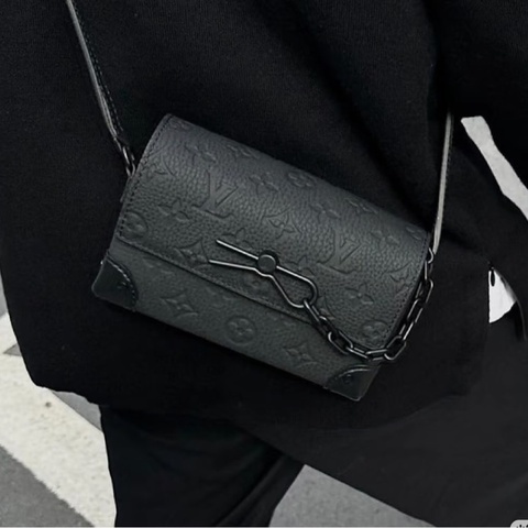 全網最低價❤️‍🔥男女通殺😍Lv路易威登黑色全皮壓紋老花磨砂插銷盒子包單肩斜挎包