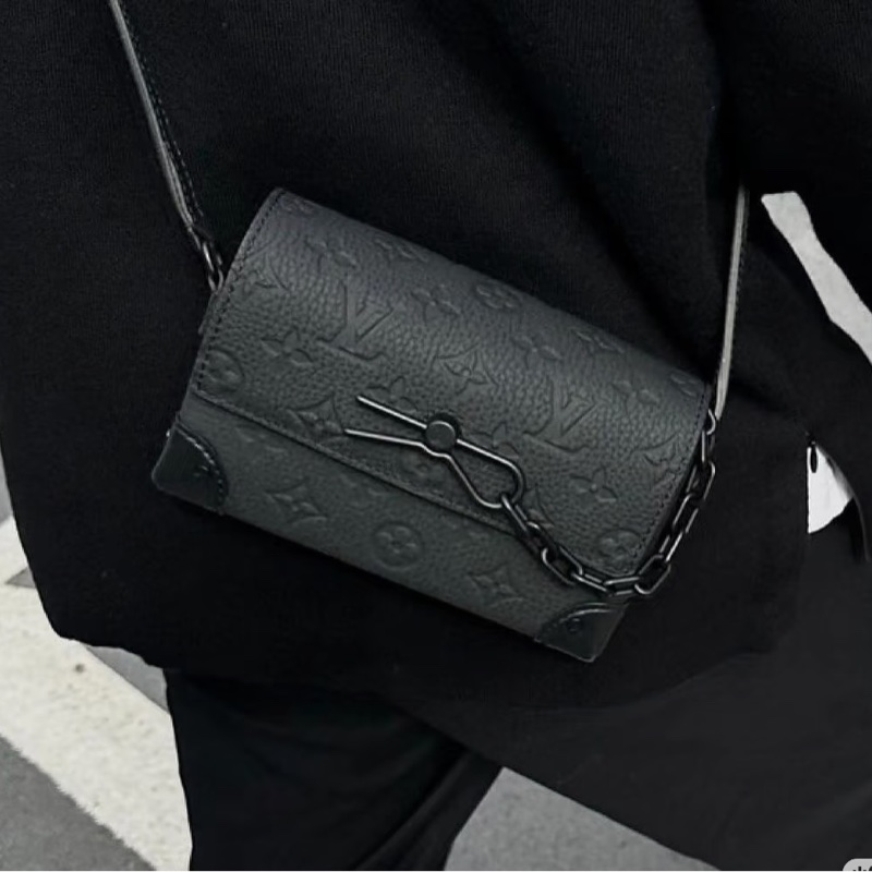 全網最低價❤️‍🔥男女通殺😍Lv路易威登黑色全皮壓紋老花磨砂插銷盒子包單肩斜挎包-0