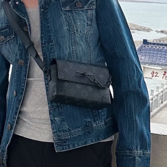 全網最低價❤️‍🔥男女通殺😍Lv路易威登黑色全皮壓紋老花磨砂插銷盒子包單肩斜挎包-5