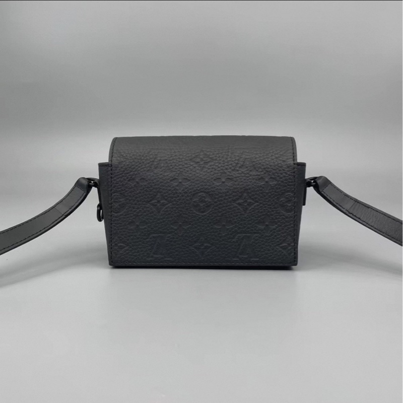 全網最低價❤️‍🔥男女通殺😍Lv路易威登黑色全皮壓紋老花磨砂插銷盒子包單肩斜挎包-9