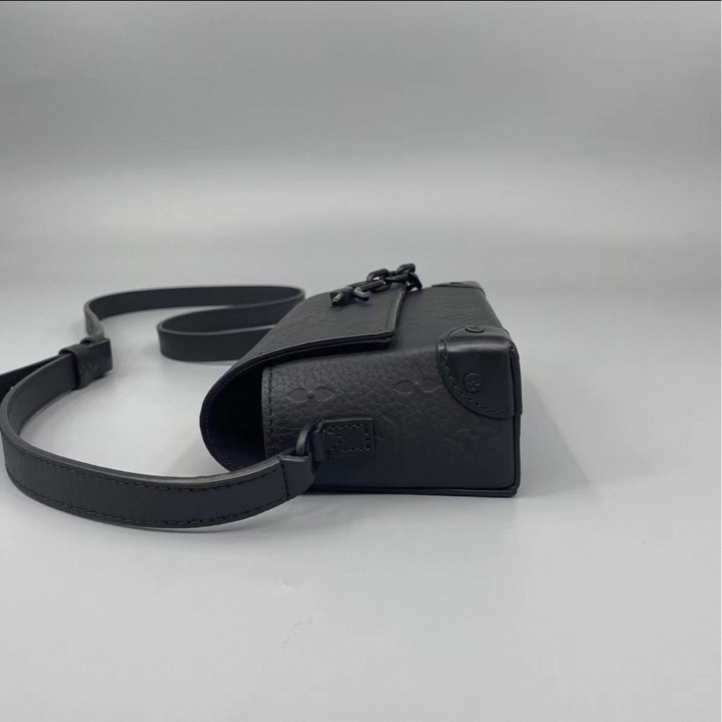 全網最低價❤️‍🔥男女通殺😍Lv路易威登黑色全皮壓紋老花磨砂插銷盒子包單肩斜挎包-11