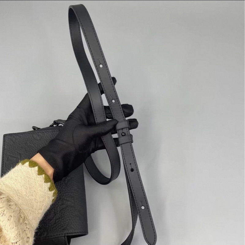 全網最低價❤️‍🔥男女通殺😍Lv路易威登黑色全皮壓紋老花磨砂插銷盒子包單肩斜挎包-13