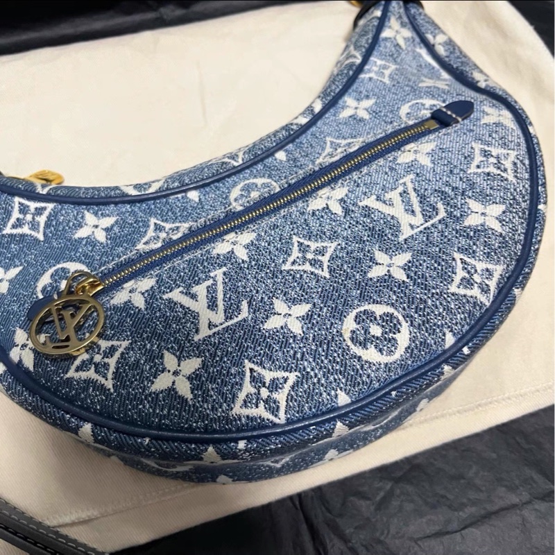 質感活潑系✨99新🆕Lv路易威登牛仔丹寧老花金扣Loop豌豆包單肩斜挎鏈條包-13