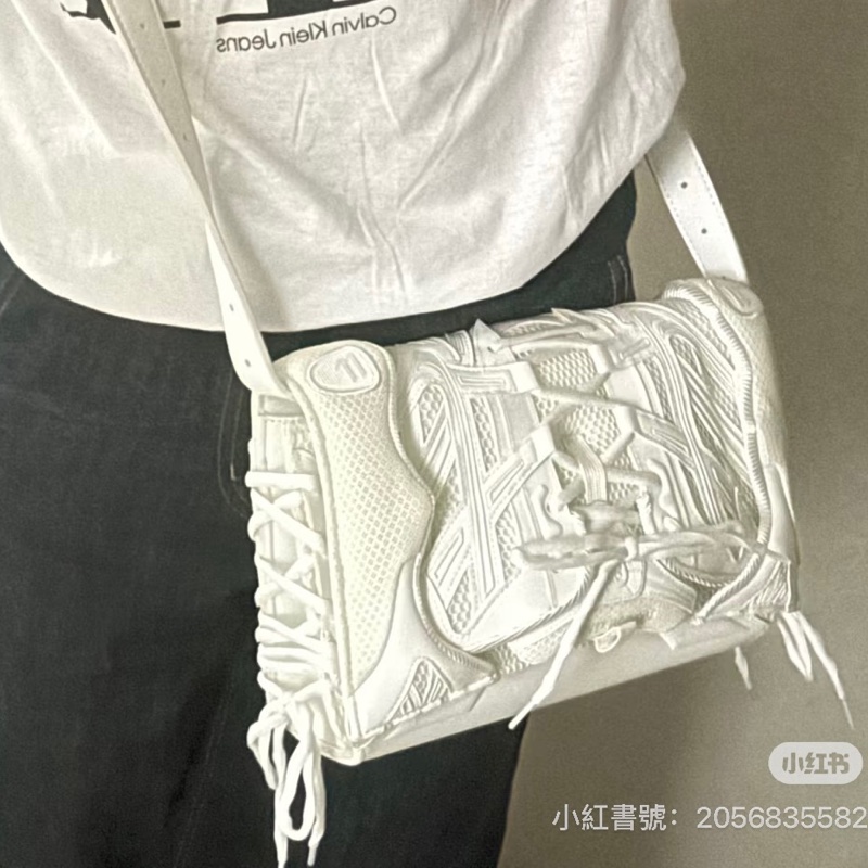 清倉大特價🈶台灣購證✨Balenciaga巴黎世家白色夜光球鞋綁帶拼皮機車包斜挎單肩包-0