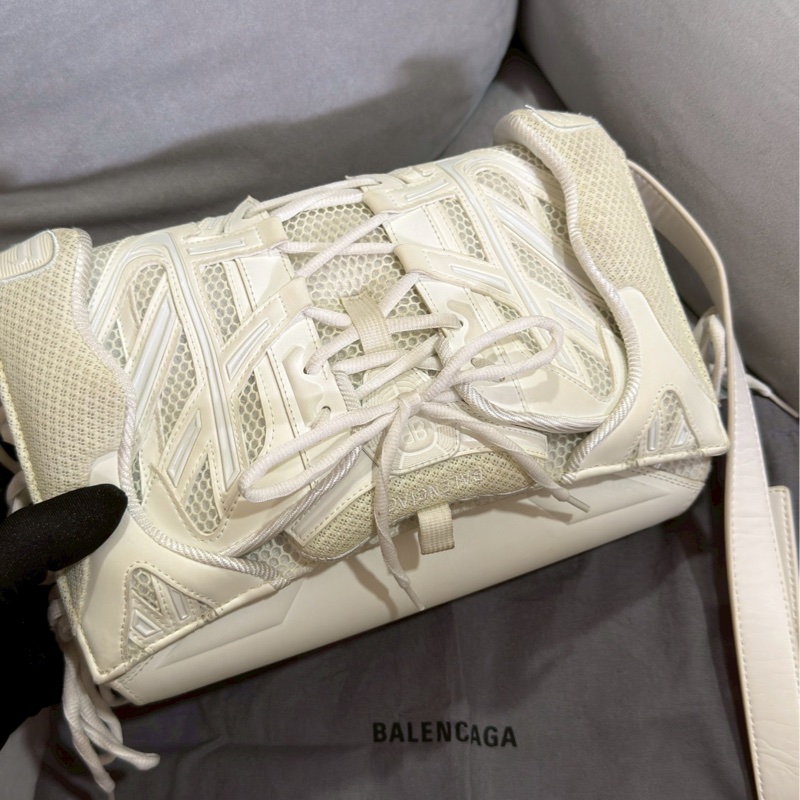 清倉大特價🈶台灣購證✨Balenciaga巴黎世家白色夜光球鞋綁帶拼皮機車包斜挎單肩包-10