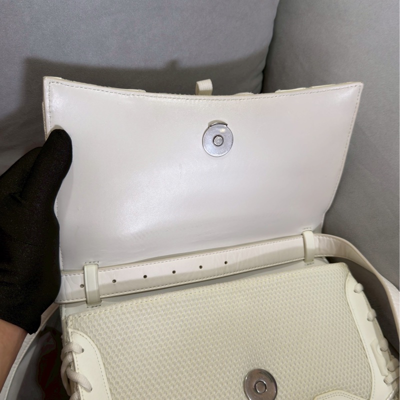 清倉大特價🈶台灣購證✨Balenciaga巴黎世家白色夜光球鞋綁帶拼皮機車包斜挎單肩包-15