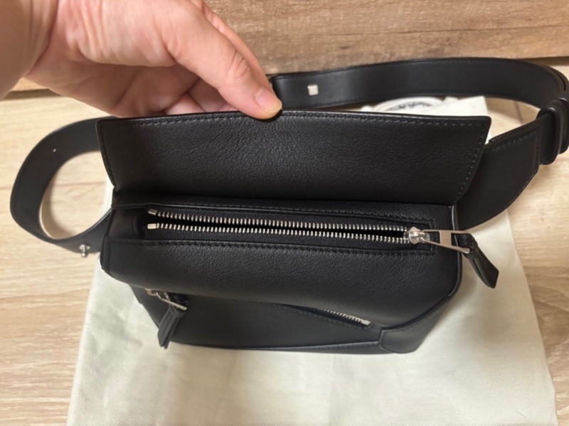 （新款）Loewe Mini Puzzle 斜背 腰包 胸口包-4